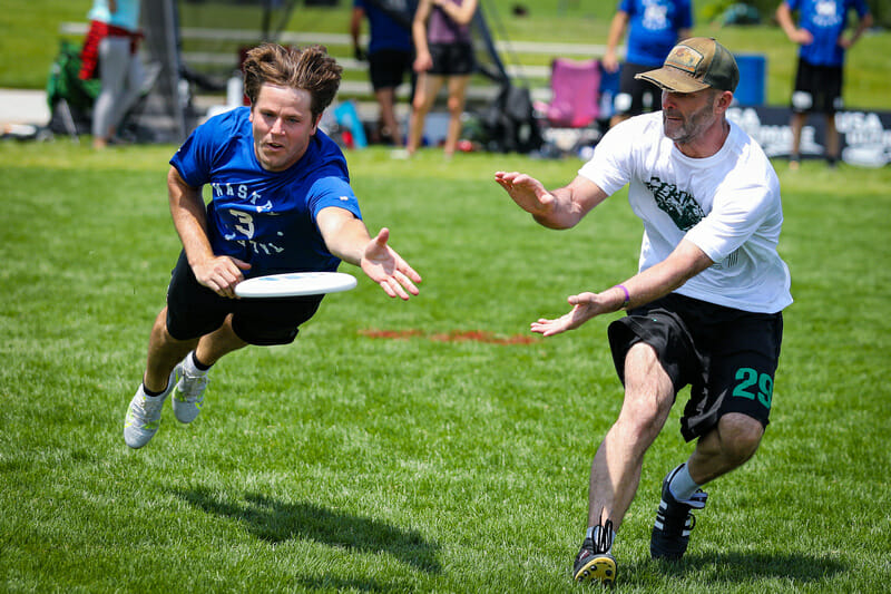 Brad Ashley defensively lays out at the Masters Championships. Photo: Kristina Geddert -- UltiPhotos.com