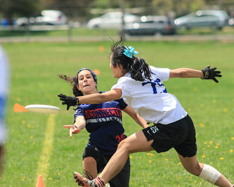 UConn competing at 2018 Metro East D-I College Women's Regionals. Photo: Sandy Canetti -- UltiPhotos.com