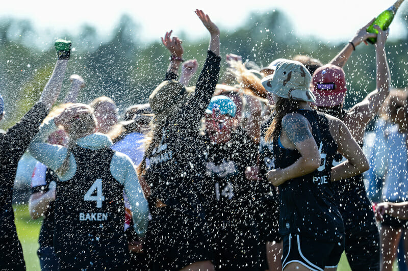 Pittsburgh Parcha celebrate their first-place finish at the 2021 Mid-Atlantic Regional Championship. Photo: Kevin Leclaire - UltiPhotos.com