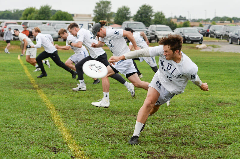 Sub Zero’s Kristian Johnson pulls at the US Open. Photo: Kevin Leclaire -- UltiPhotos.com