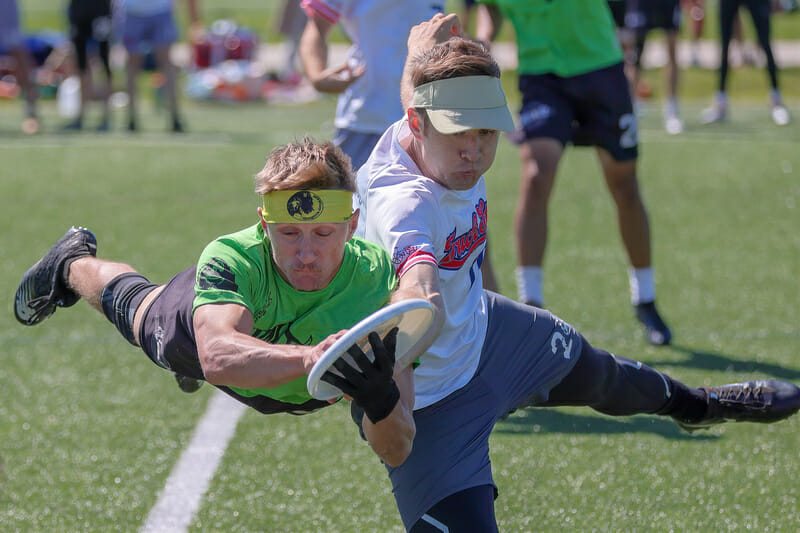 Players from Truck Stop an VAult went horizontal parallel to one another at 2021 Mid-Atlantic Men's Regionals. Photo: Ken Forman — UltiPhotos.com
