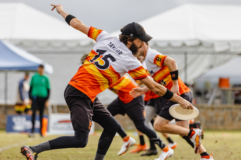 Ring's Eric Taylor pulls in the 2021 Club Championships semifinal. Photo: Natalie Bigman-Pimentel -- UltiPhotos.com
