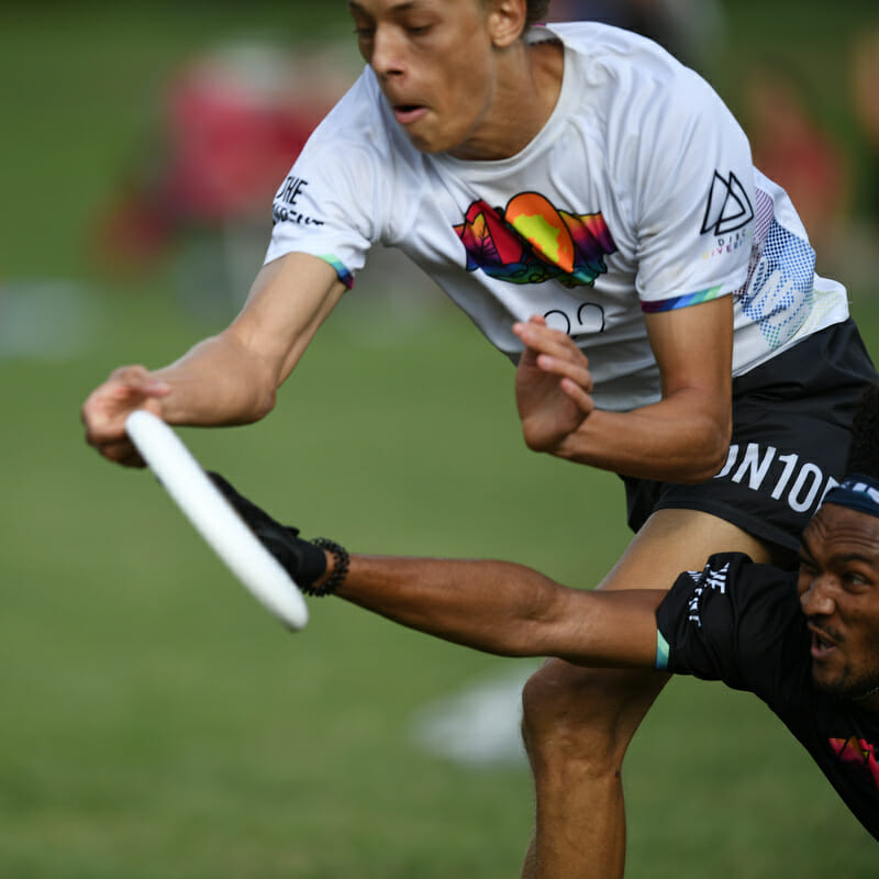 Huge layout block by a player on Dark Matters at the Con10ent Tour Philly Stop. Photo: Brian Canniff — UltiPhotos.com