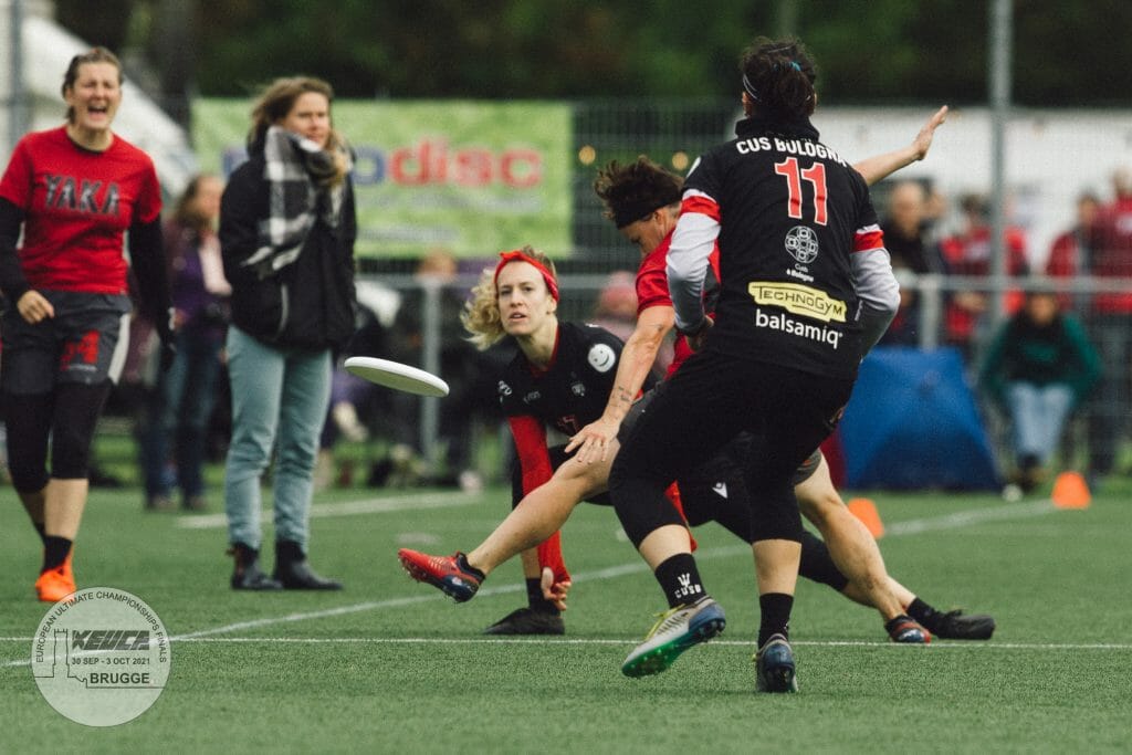 YAKA of Noisy-le-Sec, France vs. Bologna's CUSB Shout in the women's final of XEUCF 2021. Photo: Raf Celis