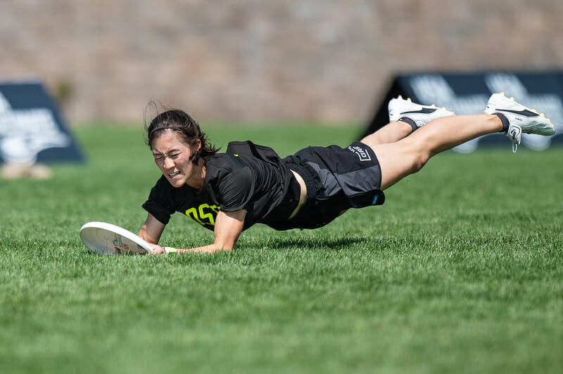Brute Squad's Lien Hoffman makes a diving catch at the USA Ultimate 2021 ultimate frisbee Pro Championships. 