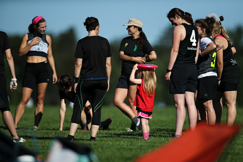 A quick huddle from Boston Team of Friends at 2021 East New England Women's Club Sectionals bringing out the youth in their roster. Photo: Burt Granofsky — UltiPhotos.com