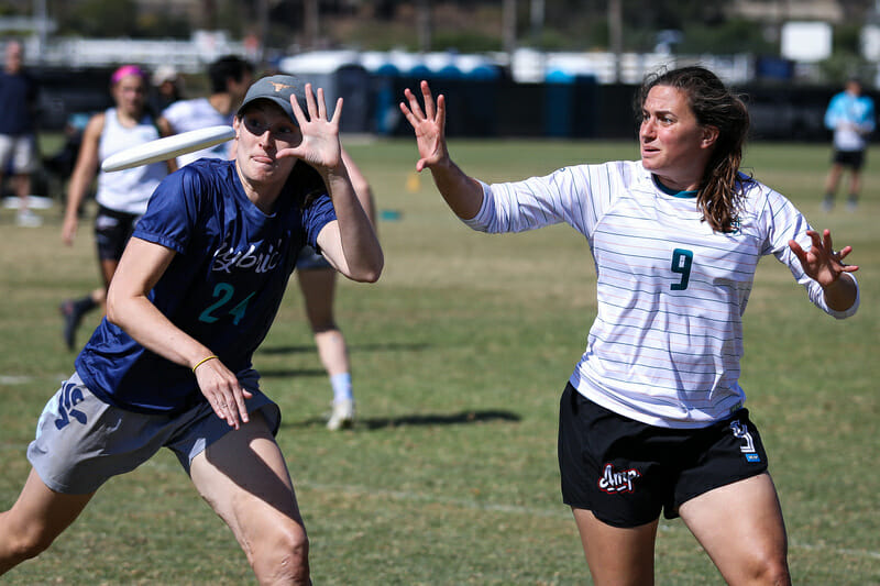 Ann Arbor Hybrid vs. Philadelphia AMP in pool play at the 2021 Club Championships. Photo: Kristina Geddert -- UltiPhotos.com