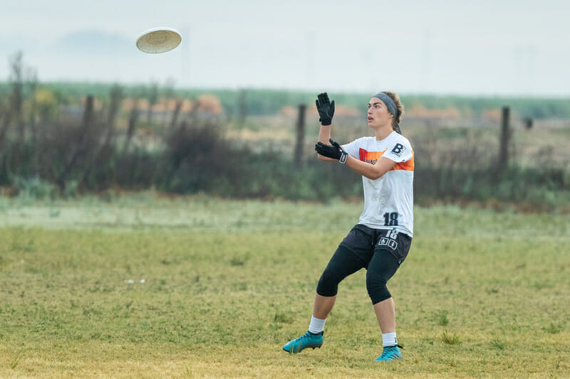 UC Santa Barbara's Kaitlyn Weaver at Stanford Invite in 2020. Photo: Rodney Chen -- UltiPhotos.com
