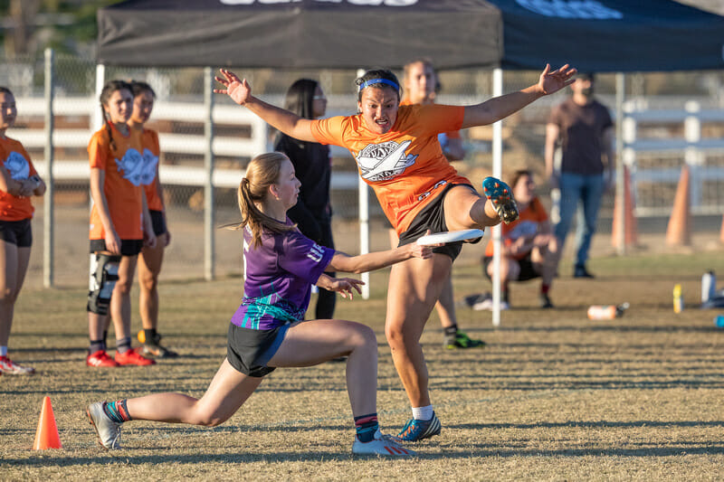 Occidental vs. Portland in women's quarterfinals at the 2021 D-III College Championships. Photo: Rodney Chen -- UltiPhotos.com