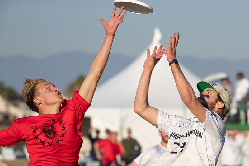 Richmond Spidermonkeys vs. Oklahoma Christian Eagles in men's semifinals at the 2021 D-III College Championships. Photo: Rodney Chen -- UltiPhotos.com