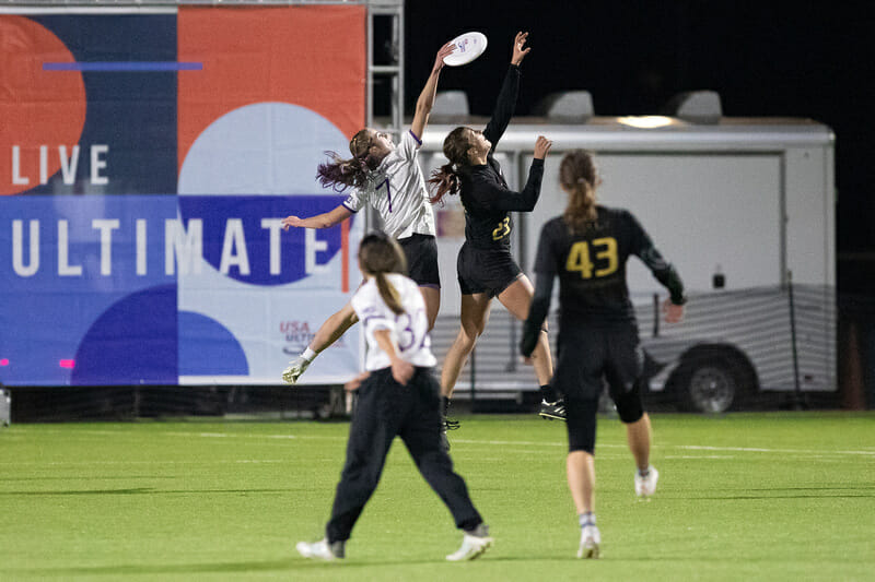Washington's Abby Hecko skies for a goal in the semifinals of the 2021 College Championships. Photo: Rodney Chen -- UltiPhotos.com