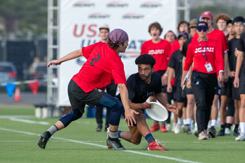 North Carolina's Alex Davis looks for a throwing option in the final of the 2021 College Championships.