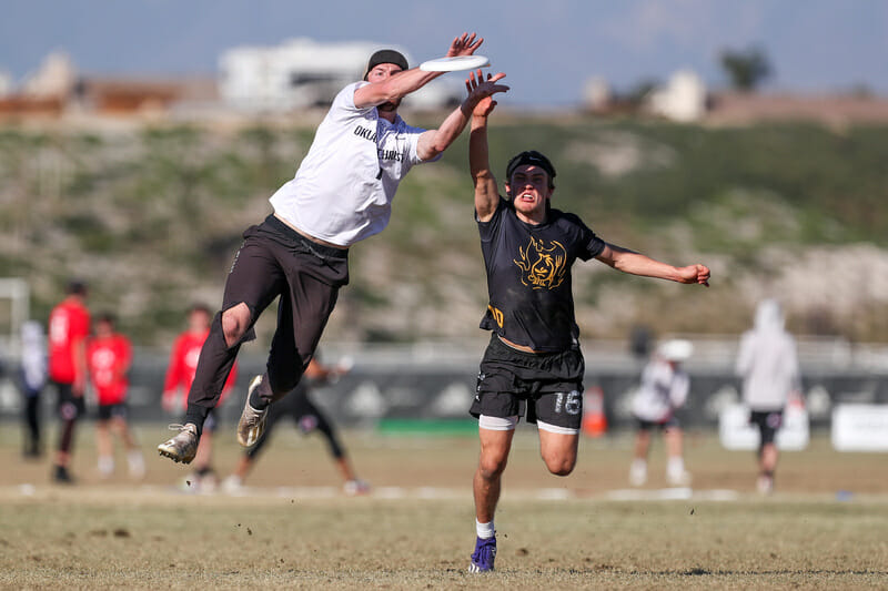 Oklahoma Christian vs. Whitman in men's quarterfinals at the 2021 D-III College Championships. Photo: Paul Rutherford -- UltiPhotos.com