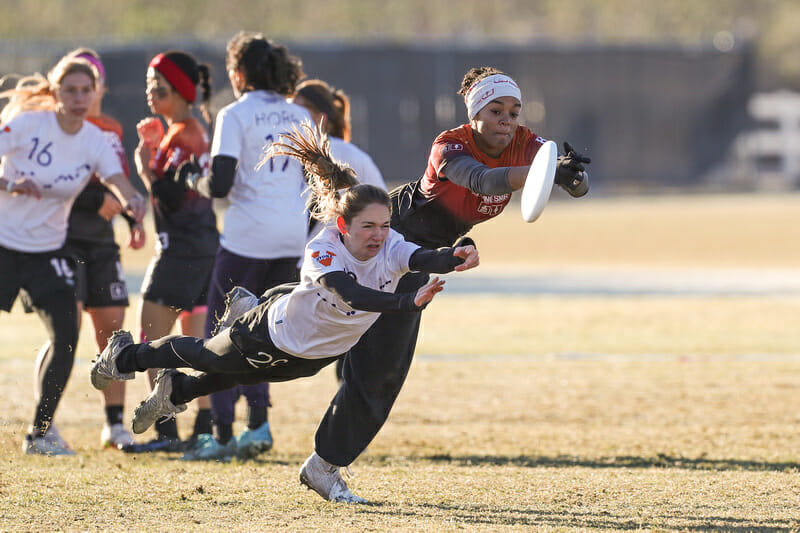 Virginia's Blaise Sevier and UC Santa Barbara's Jasmine Childress bid for the disc in the quarterfinals of the 2021 College Championships. Photo: Paul Rutherford -- UltiPhotos.com