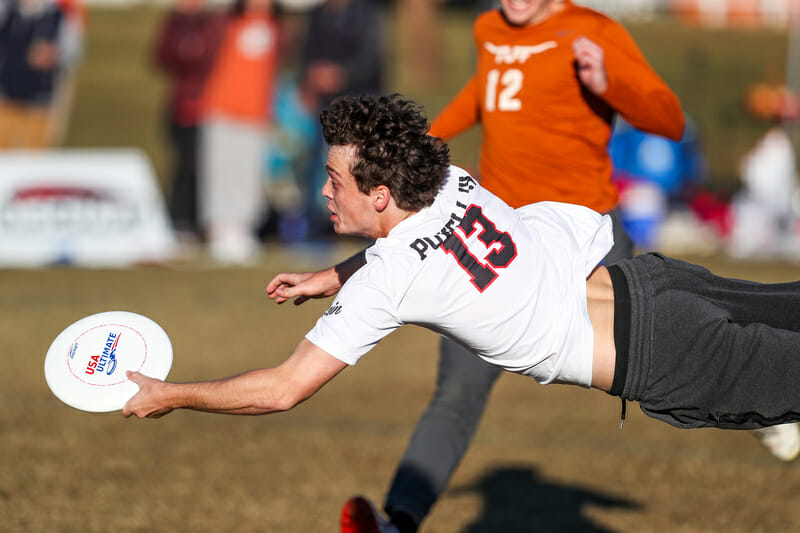 Jake Powell of Georgia makes the catch in the quarterfinals of 2021 College Championships. Photo: Paul Rutherford -- UltiPhotos.com