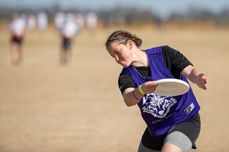 Carleton's Lauren Yamasaki-Liske at Stanford Invite 2022. Photo: Rodney Chen -- UltiPhotos.com