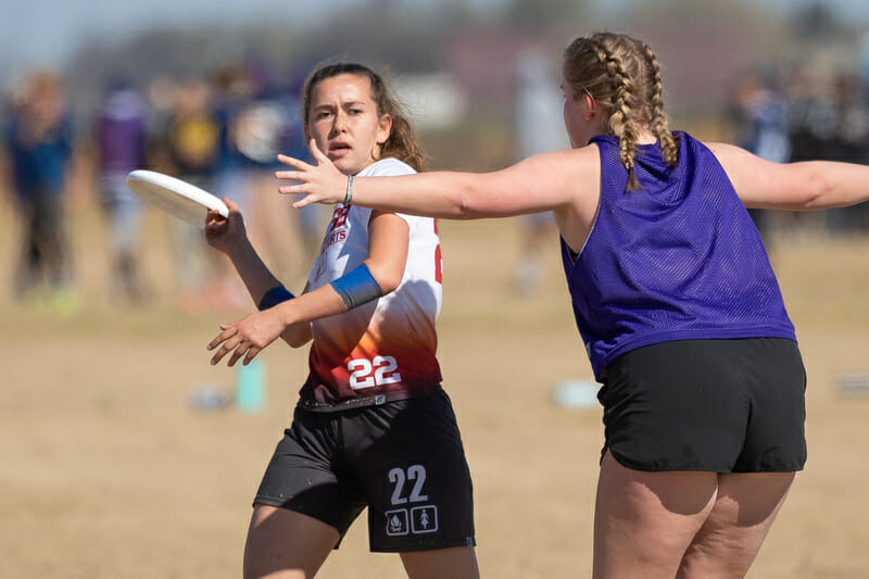 UCSB's Julia Hasbrook at the 2022 Stanford Invite. Photo: Rodney Chen -- UltiPhotos.com