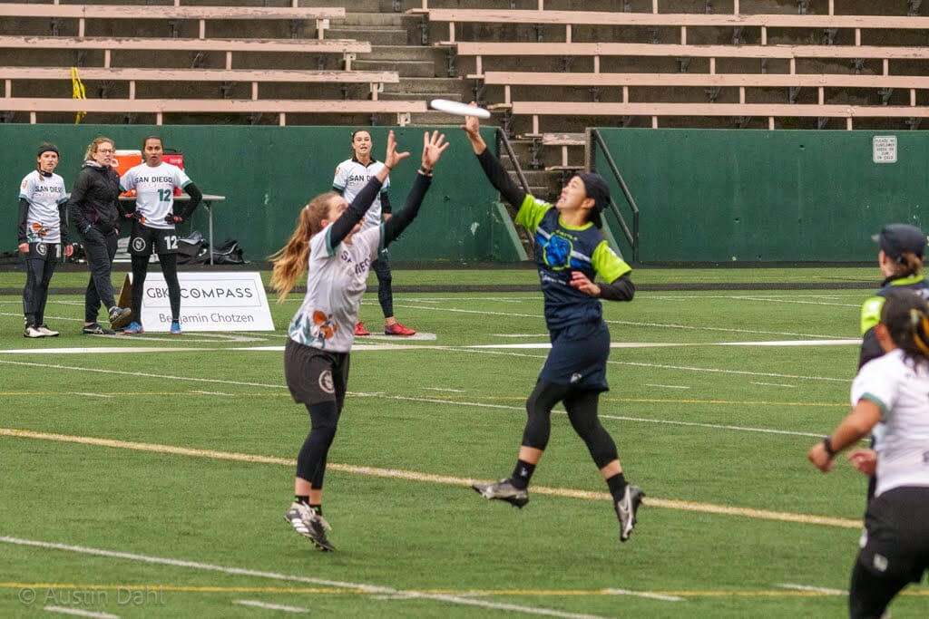 Seattle's Cheryl Hsu goes up for a grab against San Diego's Avery Jones during the 2022 Western Ultimate League regular season. 