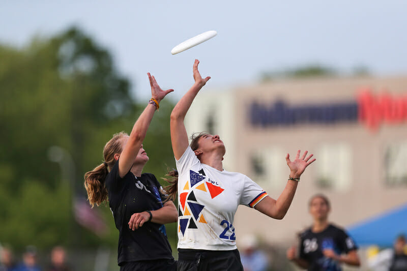 UC San Diego's Abbi Shilts and Tufts' Olivia Goss vie for the disc. Photo: Paul Rutherford -- UltiPhotos.com 