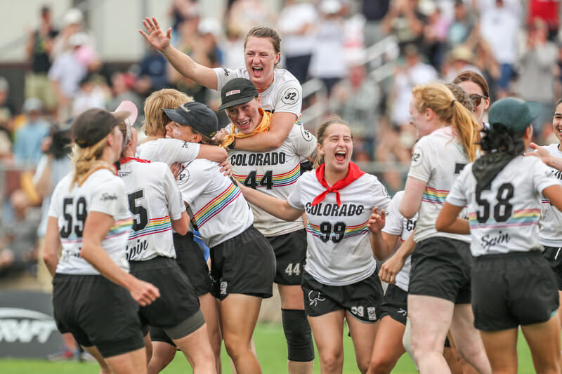Colorado celebrating their semifinal win at the 2022 D-I College Championships. Photo: Paul Rutherford -- UltiPhotos.com