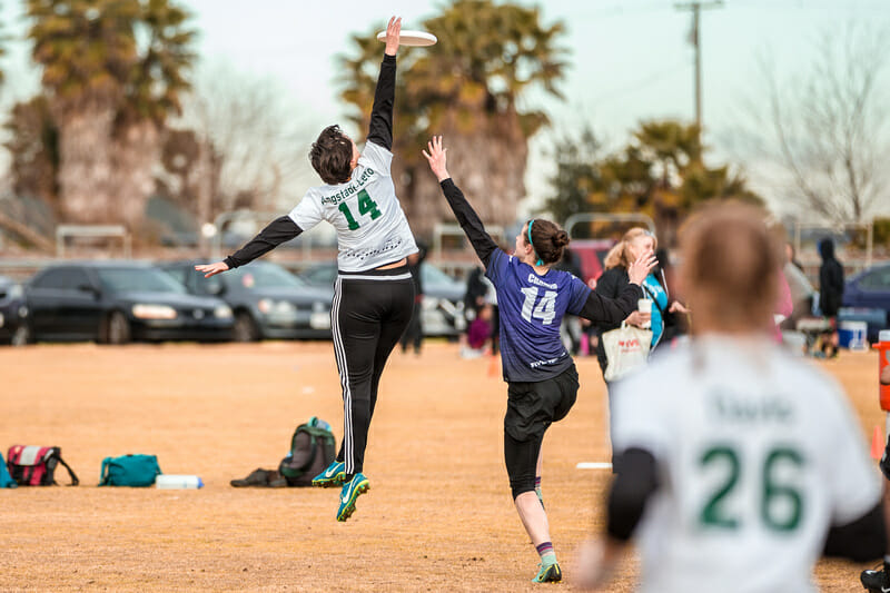 Oregon's Sarafina Angstadt-Leto goes up for a catch at Stanford Invite 2018. 