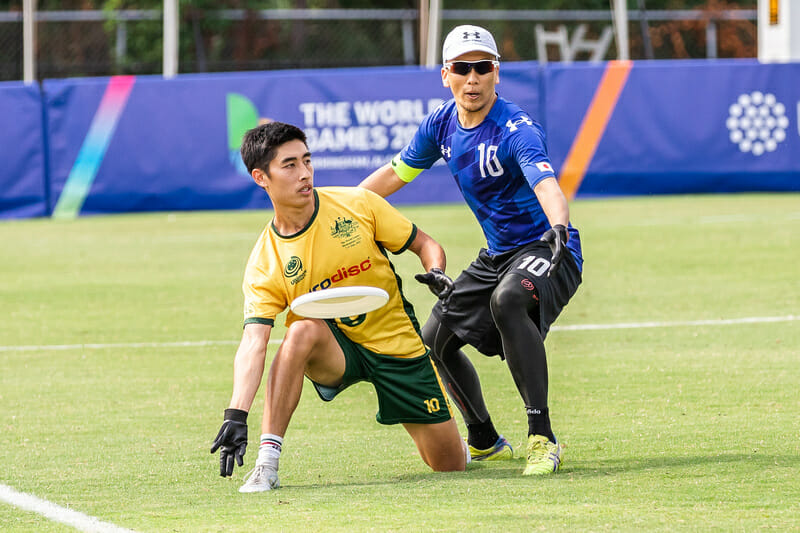 Australia's Alex Gan throws past Japan's Masahiro Matsuno on Day 2 of the 2022 World Games. Photo: Katie Cooper -- UltiPhotos.com