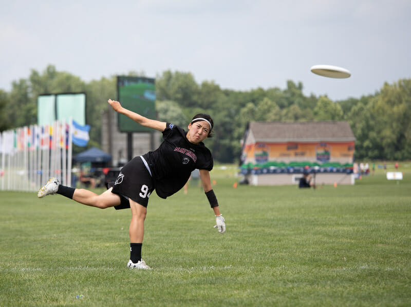 Tokyo Mavericks' Riko Yanagihara pulls for one of the Japanese teams that proved so successful on Monday at WUCC 2022. Photo Marshall Lian -- UltiPhotos.com