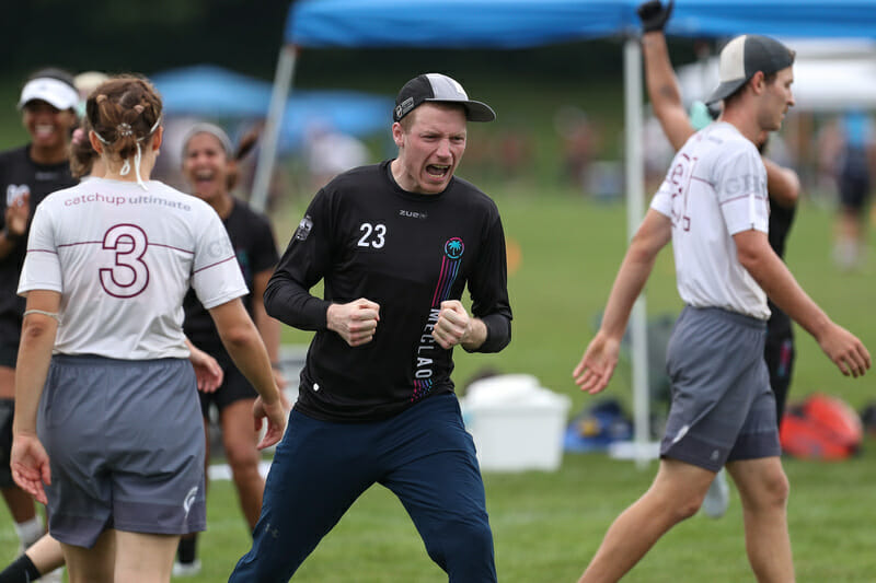 Medellin Ultimate Frisbee pick-up games for FUN