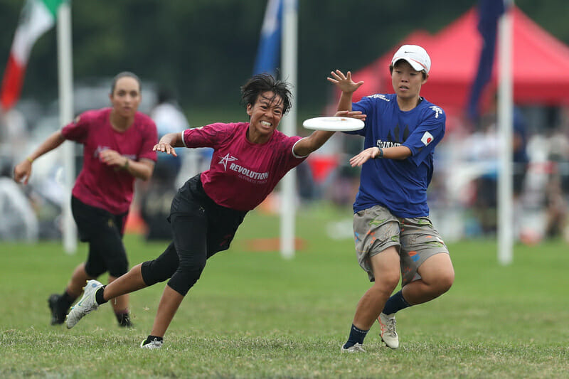 Akina Younge of Medellín Revolution goes for a block against Swampybarg. Photo: Paul Rutherford -- UltiPhotos.com
