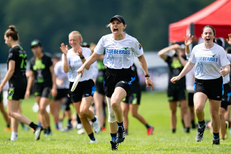 The Auckland Blueberries have been one of the fan favorites at WUCC 2022. Photo: Sam Hotaling -- UltiPhotos.com