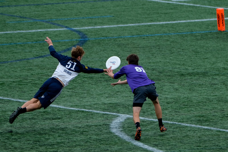 Madison NOISE's Matt Grinde catches a callahan in the 2022 US Open final.