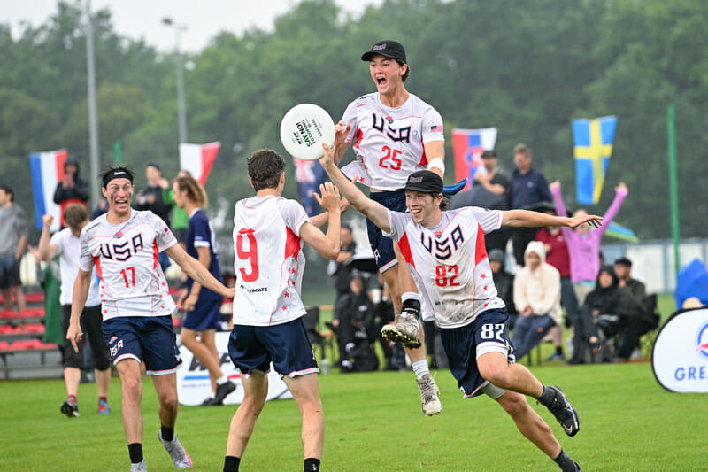 Declan Kervick and the US U20 National Team celebrate the gold-medal-winning score at WJUC 2022. Photo: Kevin Leclaire -- UltiPhotos.com