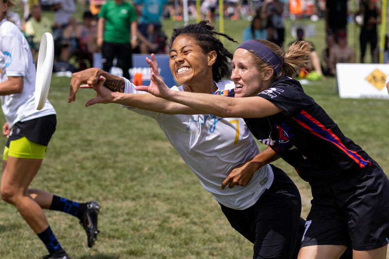 Opi Payne and Fury inched past Kami Groom and Phoenix in the WUCC semifinal. Photo: Paul Rutherford -- UltiPhotos.com