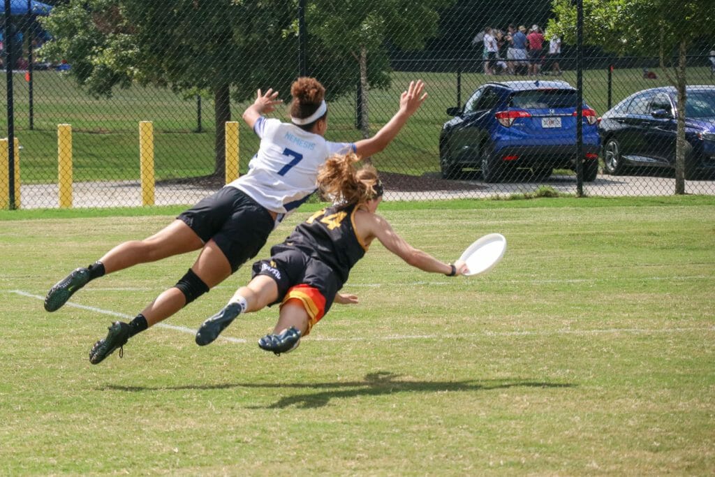 Vancouver Traffic's Sarah Norton makes a diving catch against Nemesis at the 2022 Pro Championships. 