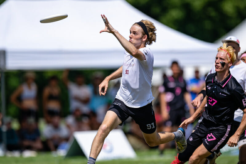 Paul Arters was one of many high-profile international pickups that powered Brussels Mooncatchers to a fourth place finish at WUCC 2022. Photo: Sam Hotaling -- UltiPhotos.com