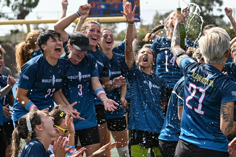 Denver Molly Brown celebrate their 2022 Club National Championship title. Photo: Kevin Leclaire -- UltiPhotos.com