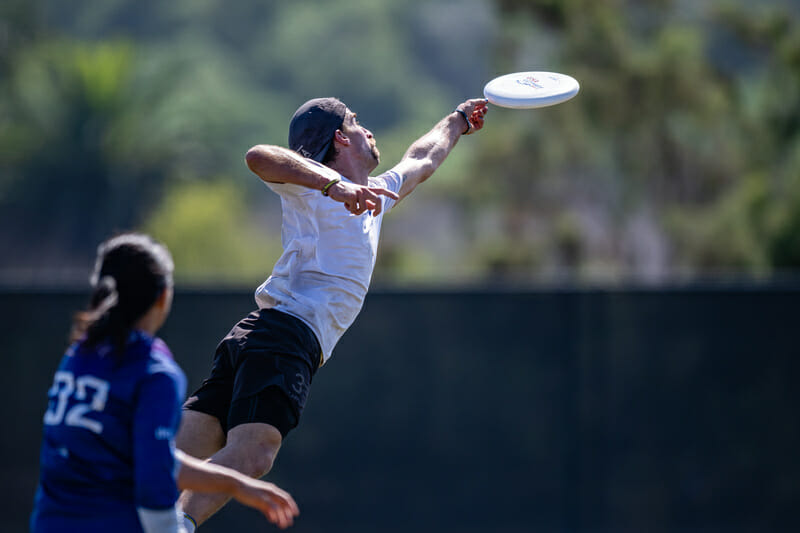 Mixtape's Cam Bailey lays out in the quarterfinals at the 2022 Club National Championships. Photo: Sam Hotaling -- UltiPhotos.com