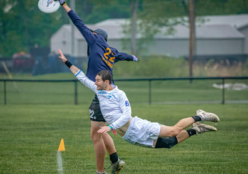 Rochester score past a bidding Richmond defender in pool play of D-III Nationals. Photo: Rude Desort - UltiPhotos.com