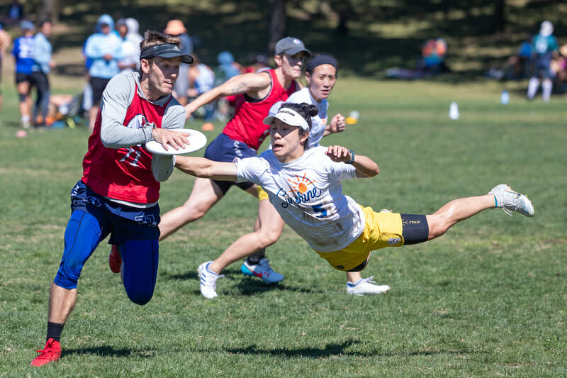 Bay Area Sunshine and San Francisco Mischief meet in the 2023 NorCal Sectional Championship. Photo: Rodney Chen -- UltiPhotos.com