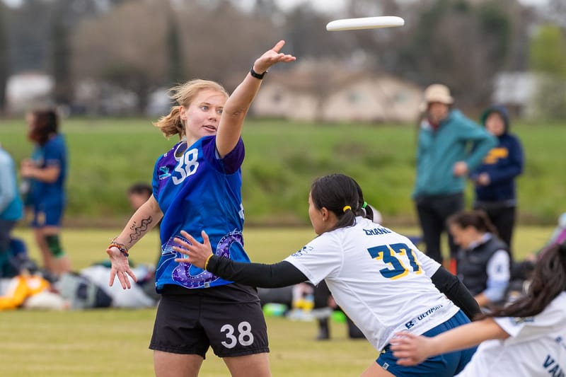 UC San Diego's Abigail Shilts floats a high release backhand over the mark at the D-I Women's College Ultimate Frisbee tournament Stanford Invite 2024. Photo: Rodney Chen - UltiPhotos.com