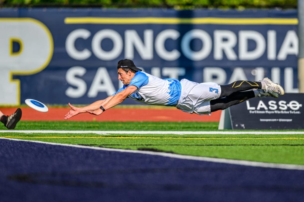 Minnesota Wind Chill's Bryan Vohnoutka goes full extension to haul in the disc. Photo: Ultimate Frisbee Association