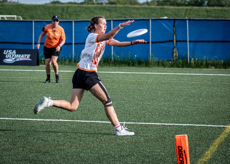 Carleton Eclipse's Frankie Saraniti collects one of her four goals in the semifinal of the 2024 D-III Women's Ultimate Frisbee College Championships. Photo: Rudy Desort - UltiPhotos.com