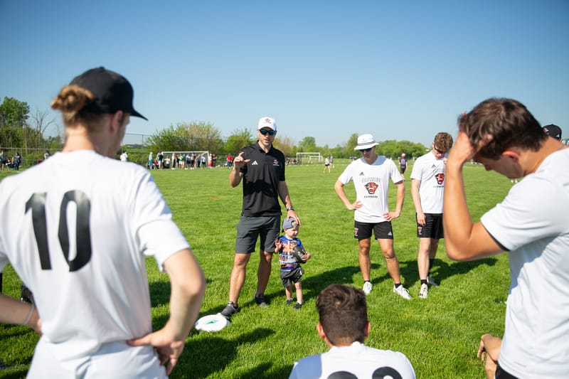 Davenport head coach Mike Zaagman speaks to the team during the 2024 D-III College Ultimate Frisbee Championships. Photo: Sydney Kane - UltiPhotos